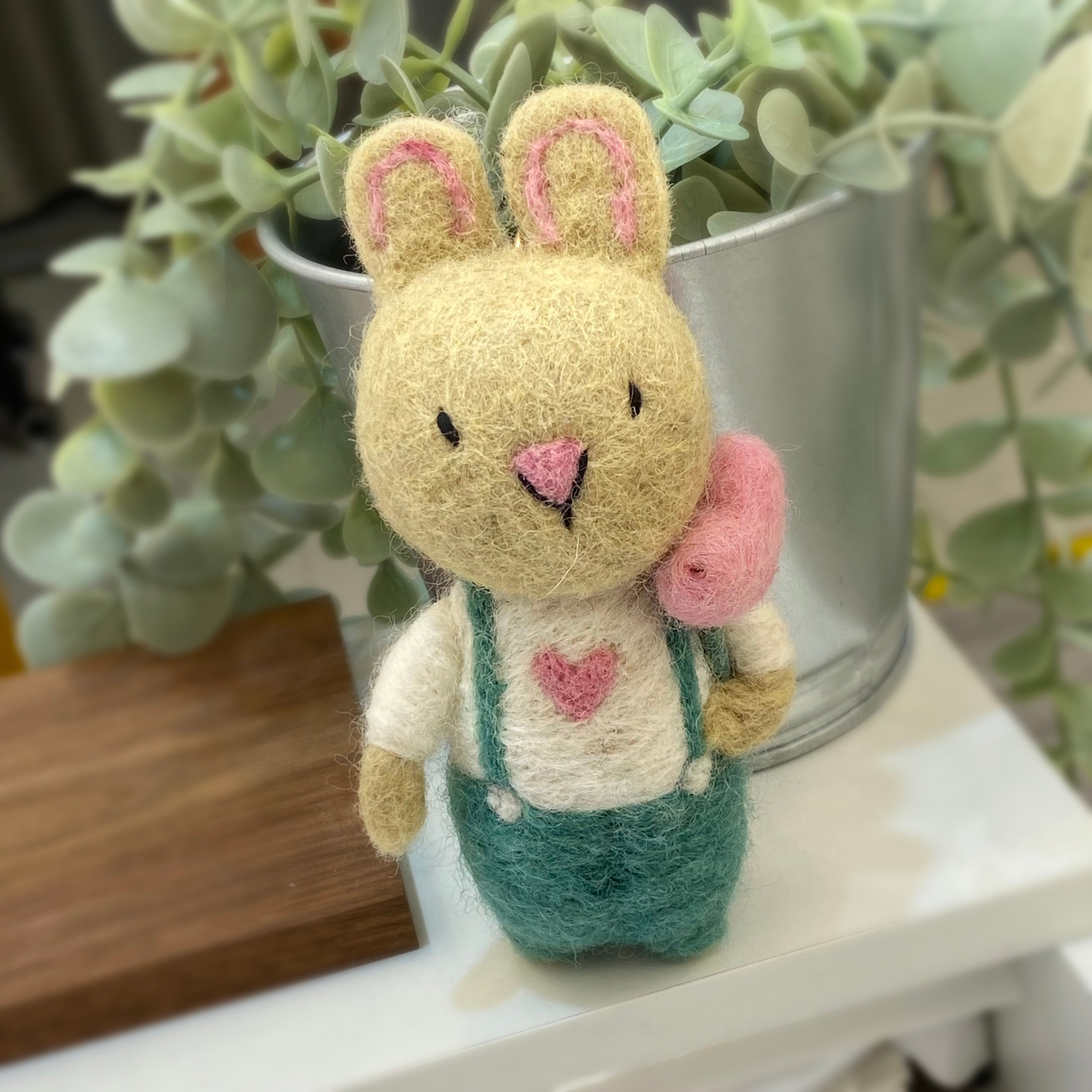 Lovely Rabbit With Heart Key Holder
